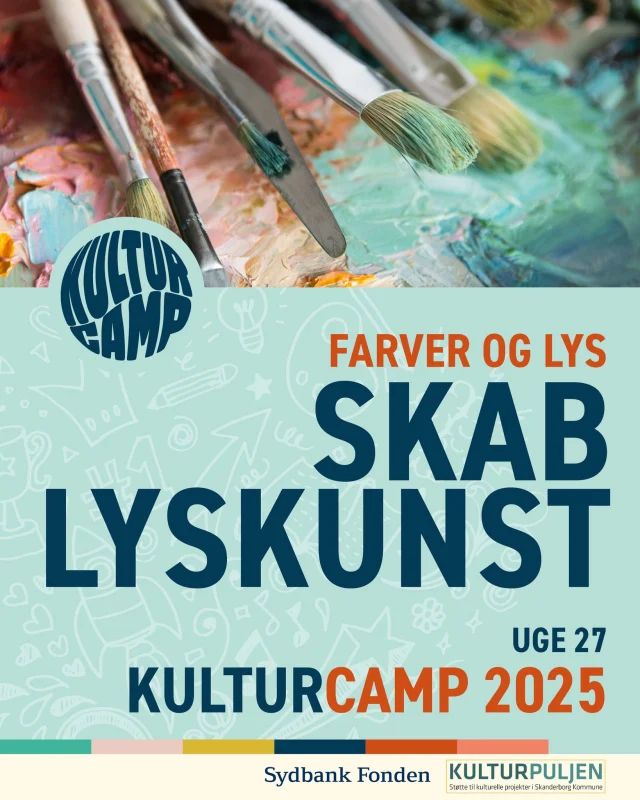 Mal dig ind i lyset! – Skab lyskunst til Smukfest
Under kyndig vejledning af kunstner Tanja Eijgendaal skal vi arbejde med farver, lys og transparens. Vi maler på store, gennemsigtige plastikflader, som senere bliver en del af et imponerende interaktivt lyskunstværk. Vi arbejder on location!

Som noget helt særligt skal vi ned på festivalpladsen før den åbner. Når værkerne er færdige, bliver de opsat i Bøgeskoven, hvor de vil lyse op under hele Smukfest – en udstilling skabt af unge kunstnere, oplevet af tusindvis af festivalgæster.

Læs mere på kulturskolenskanderborg.dk/kulturcamp

KulturCamp er sommerferietilbud for kreative 10-16 årige i uge 27, støttet af Kulturpuljen Skanderborg Kommune og Sydbank Fonden

#kulturcamp2025 #kulturcamp #kulturskolenskanderborg #museumskanderborg #skanderborgbiblioteker #kulturhusetskanderborg #kunst