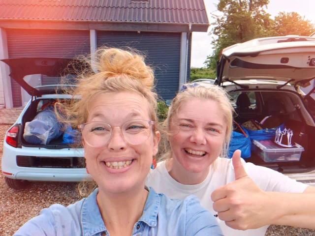 To trætte men superglade dramalærere takker for en fantastisk teaterfestival! 
Alt er pakket og klar til at komme tilbage på kostume- og revisitlager. 
Tak til Invero og Kulturladen, tak til de frivillige, tak til alle vores skønne og dygtige elever og tak til alle jer, der kom og så forestillingerne. 
Vi ses til næste år!!!! 🎭🎭🎭🎭